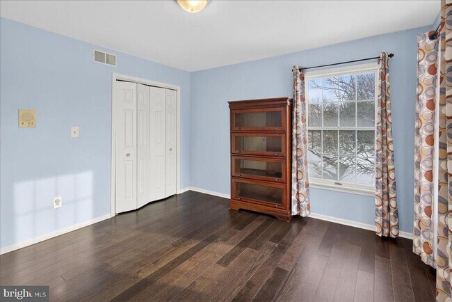 Building Photo - 7 Redwood Ct