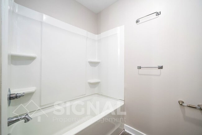 Building Photo - 215 Creek Run Way