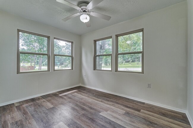 Building Photo - 903 Commanche Rd