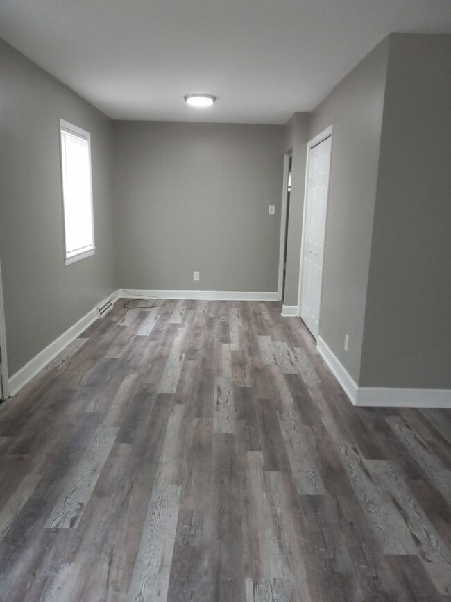 Building Photo - 3 Bedroom Home on a Quiet Block