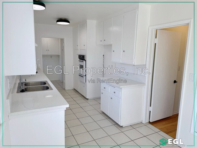 Building Photo - 6226 Aura Ave