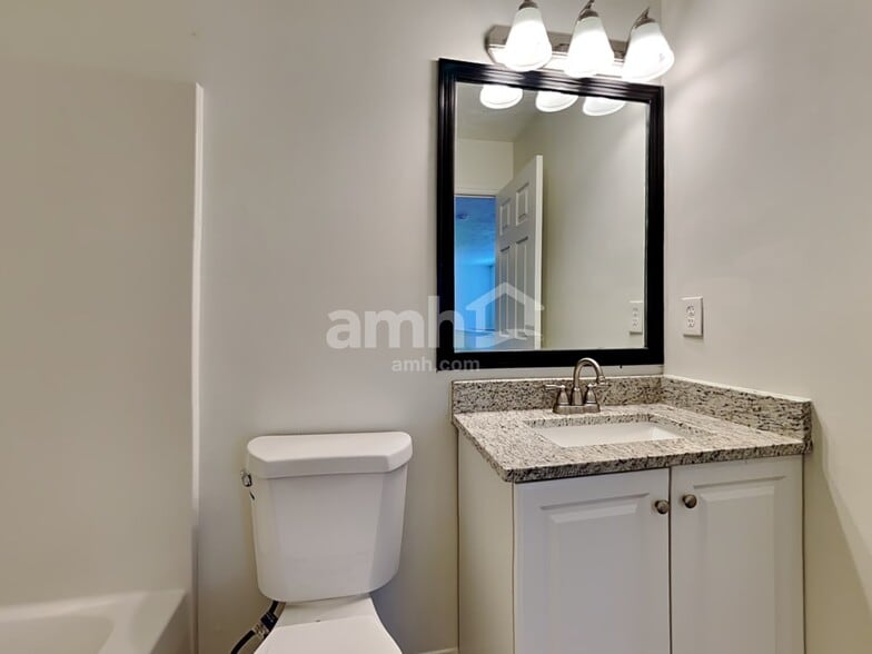 Building Photo - 216 Heftner Cir