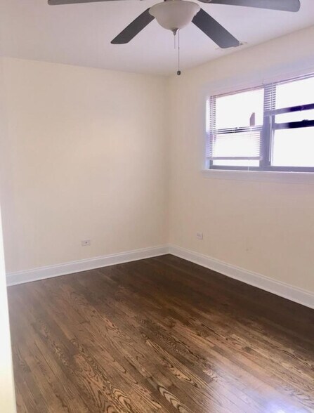 Building Photo - 1344 W Chase Ave