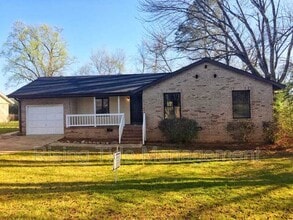 Building Photo - 731 7th Way