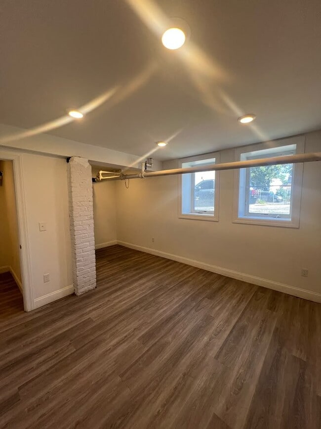 Building Photo - 559 Broadway