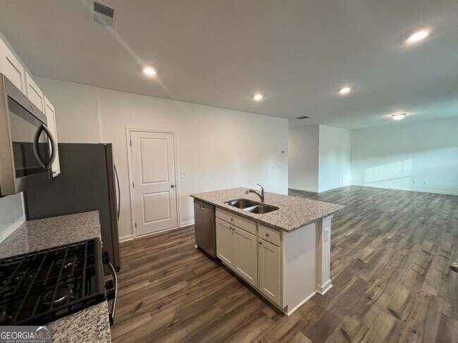 Building Photo - 2213 Boxwood Cir