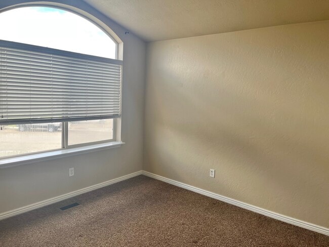 Building Photo - West Park Town House #55