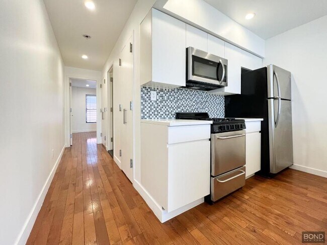 Building Photo - 1 bedroom in Queens NY 11101