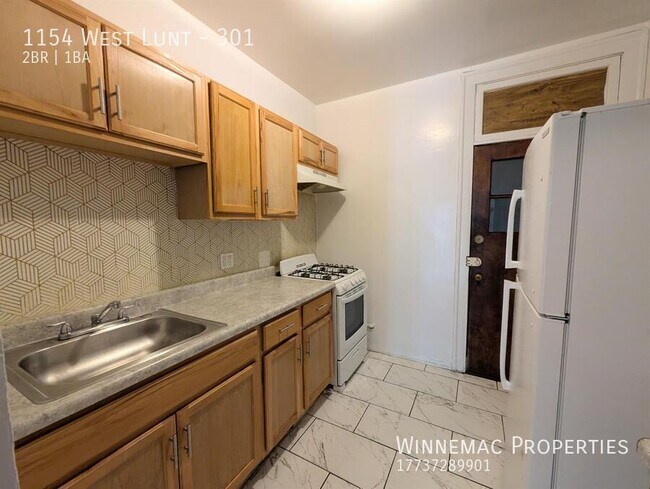 Building Photo - 1154 West Lunt-301