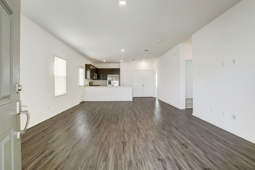 Building Photo - 340 Geode Gln