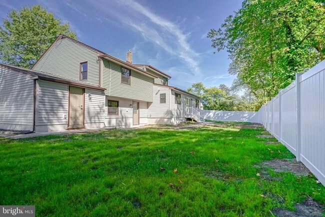 Building Photo - 316 Farmdale Rd