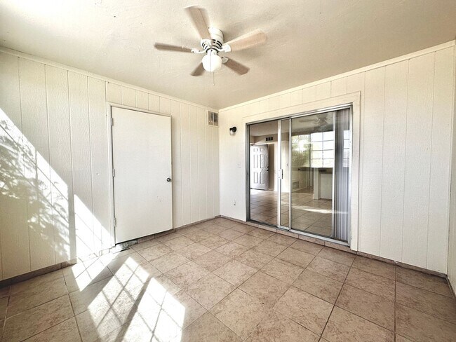 Building Photo - 1837 N Spring