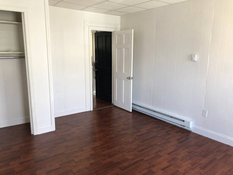 Building Photo - 289 Chelsea St