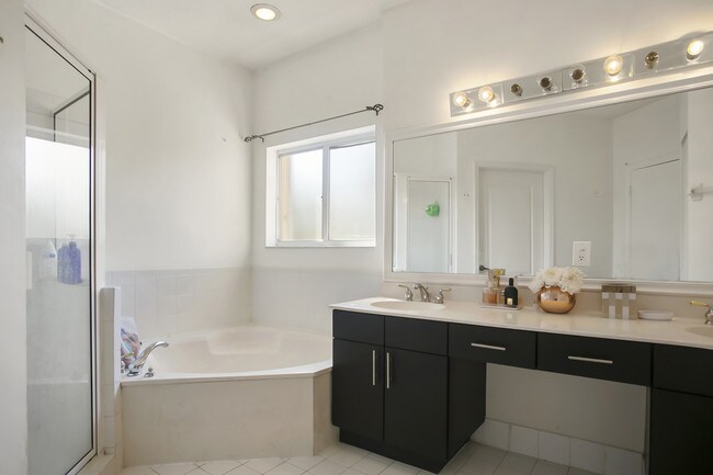 Building Photo - 11012 NW 59th St