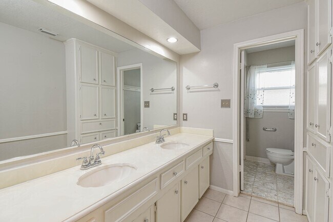 Building Photo - 12610 Ivyforest Dr