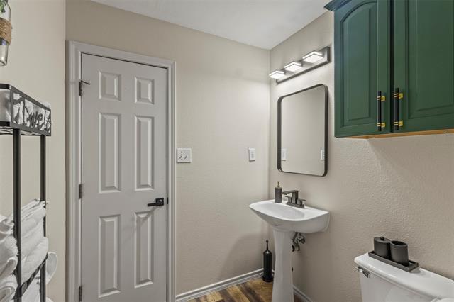 Building Photo - 1522 Oakwood Dr