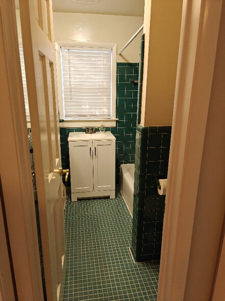 Building Photo - 120 Ferncliff Dr