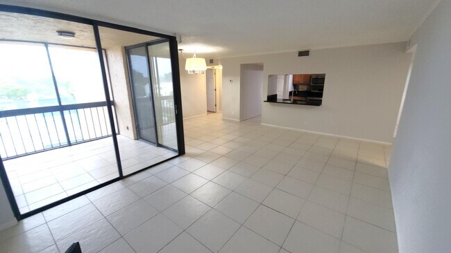 Building Photo - 450 Egret Cir