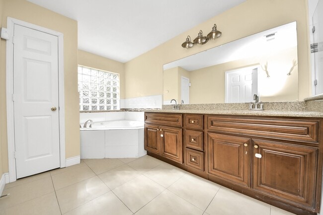 Building Photo - 5618 Painted Trail Dr