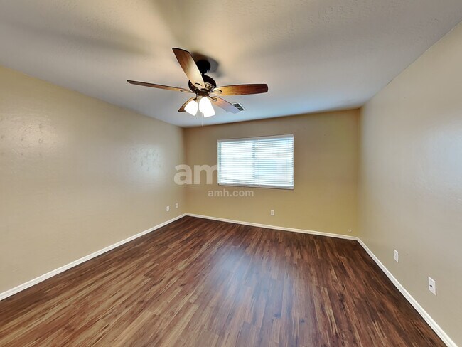 Building Photo - 2071 S 155th Dr