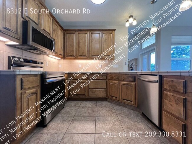 Building Photo - 8312 E Orchard Rd