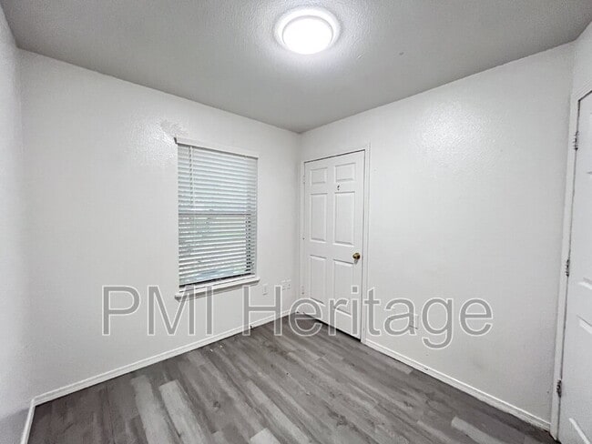 Building Photo - 606 Virginia St