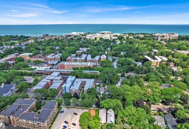 Building Photo - 2142 Maple Ave