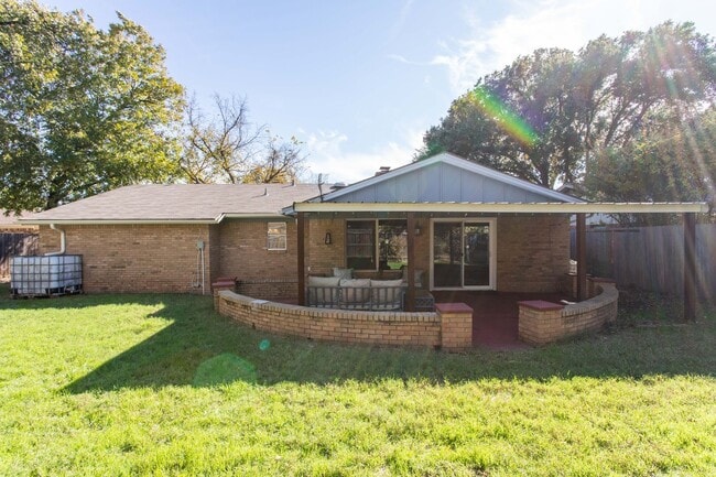 Building Photo - Beautiful 3 bedroom 2 bath home in Fountai...