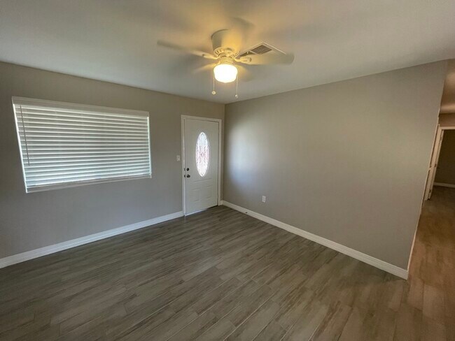 Building Photo - Fully Remodeled Tempe
