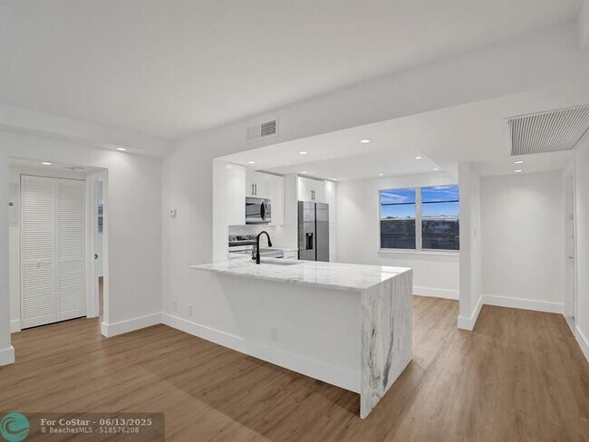 Building Photo - 3305 Aruba Way