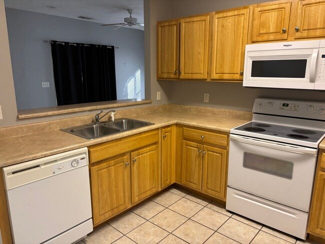 Building Photo - Coastal Duplex for Rent – Less Than One Mi...