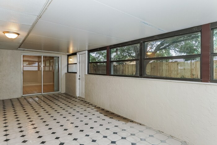 Building Photo - 2315 Bay Leaf Dr