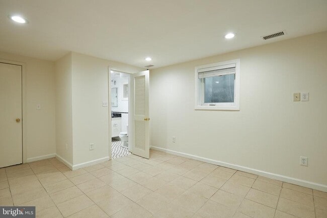 Building Photo - 5306 Albemarle St