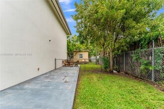 Building Photo - 1029 SW 11th Ave