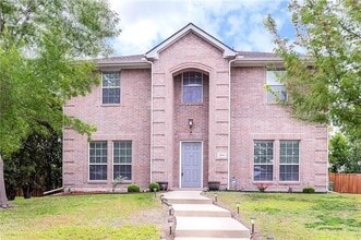 Building Photo - 304 Ambrose Dr