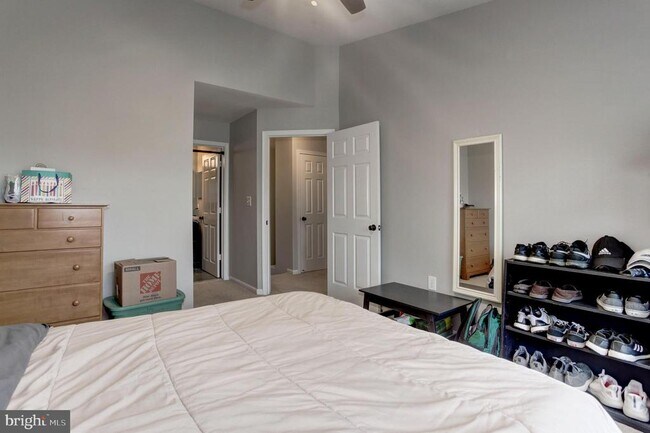 Building Photo - 12852 Fair Briar Ln