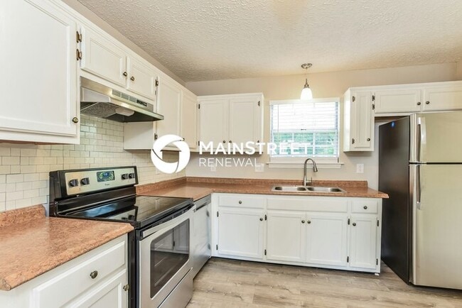 Building Photo - 3 Bedroom Pet-Friendly Home in OLD HICKORY...