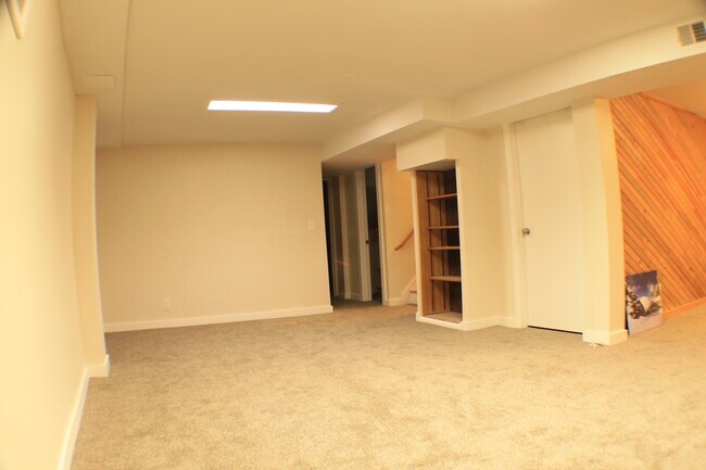 Building Photo - 6482 Zephyr St