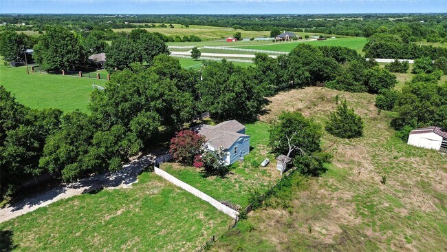 Building Photo - 1206 TX-78 BUS