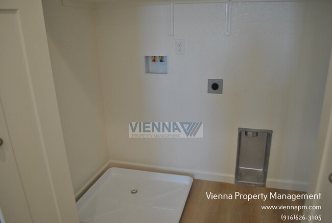 Building Photo - 7076 Auburn Blvd