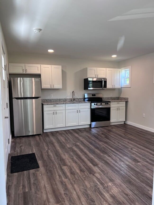 Building Photo - Beautifully remodeled and completed 1 bedr...