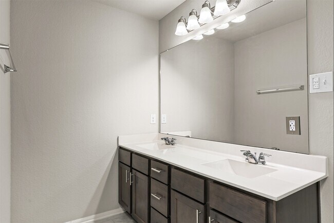 Building Photo - 2214 Sand Lily Dr