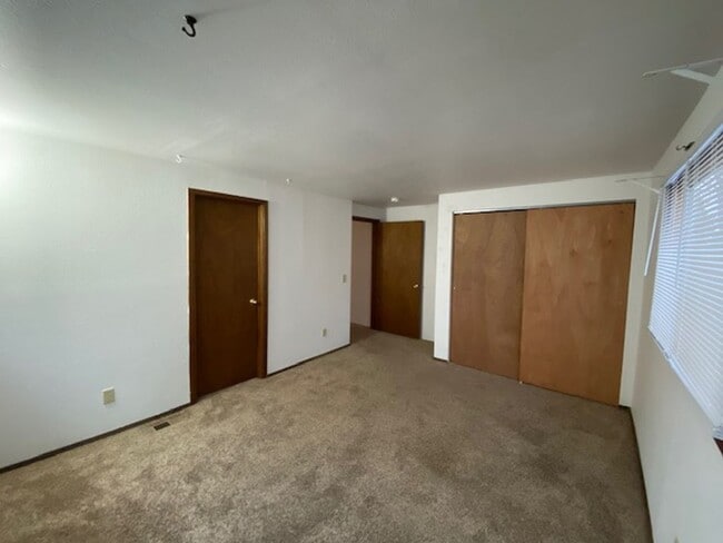 Building Photo - HOME ON HUDLOW (P#335)