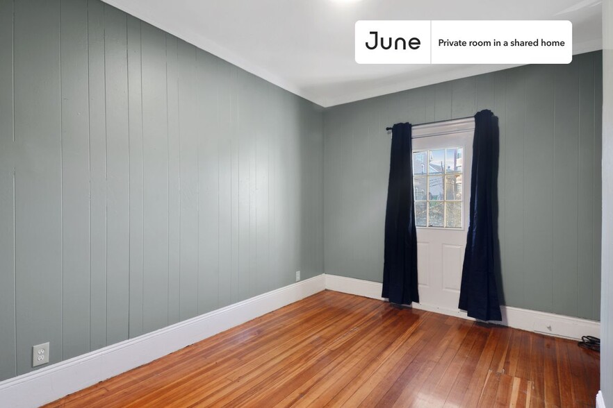Primary Photo - Private bedroom in 7 bed/2 bath Home
