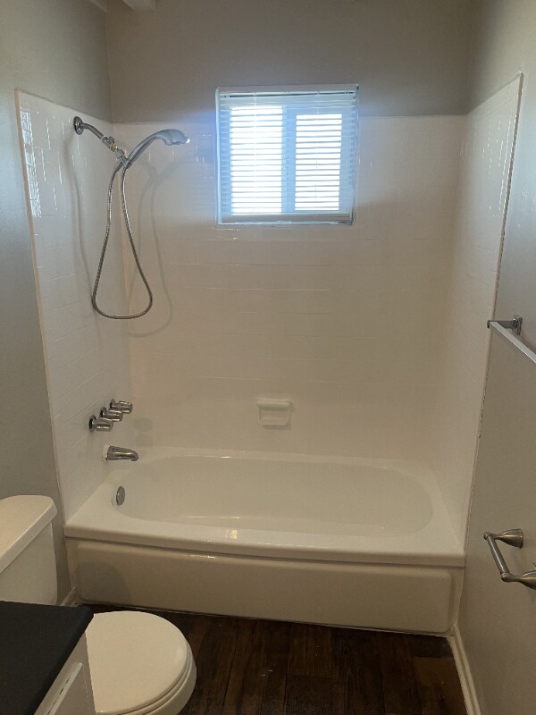 Building Photo - 1935 W Linden St