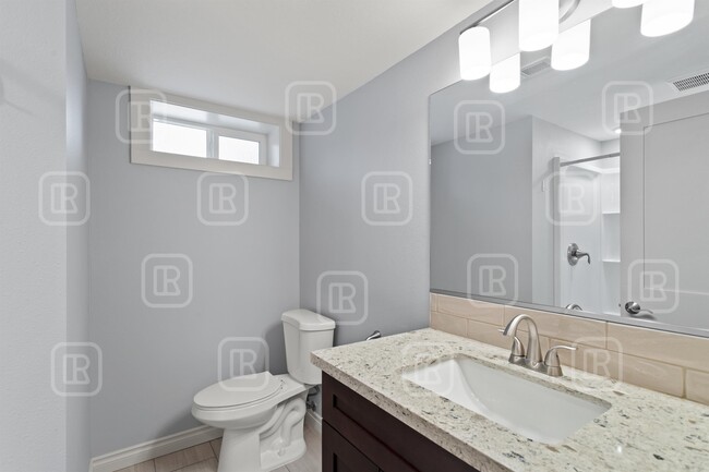 Building Photo - 414 W 29th Ave