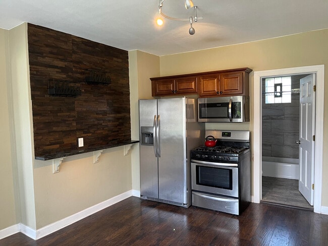 Building Photo - 602 Michigan Ave