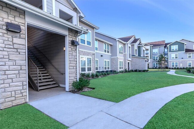 Building Photo - 4633 Campus Dr