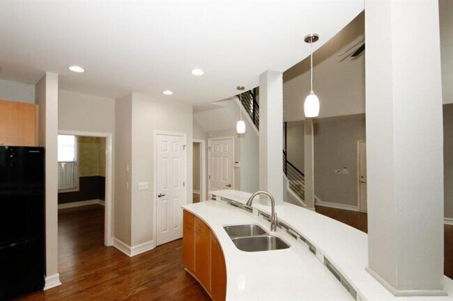 Building Photo - 1354 Brookhaven Village Cir NE