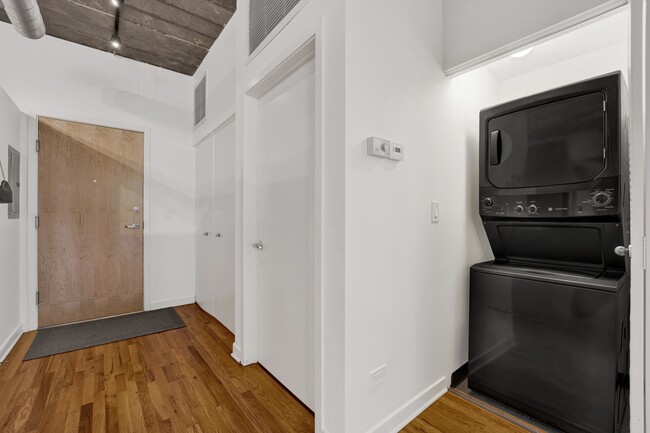 Building Photo - 1151 W 14th Pl